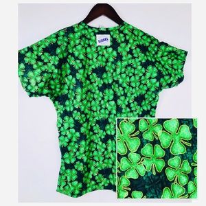 S.c.r.u.b.s. scrubs Top Clover St. Patrick Irish